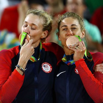 kerri-walsh-jennings-becomes-the-oldest-female-medal-winner-in-beach-volleyball-theolympicstoday
