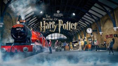 warner-bros-studio-tour-london-the-making-of-harry-potter-warner-bros-studio-tour-london-hogwarts-expressweb-8bda679e9fcb25322ddbae65bb6d49dc-1