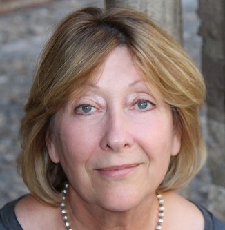 Tessa Arlen Headshot 2055